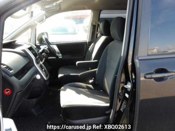 Used 2010 AT toyota voxy ZRR70W Image[11]