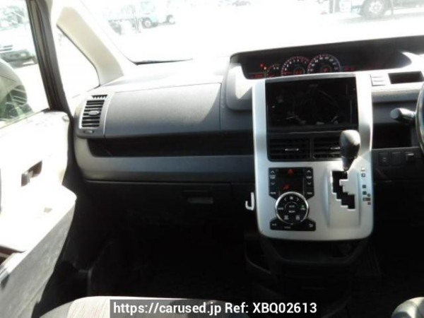 Used 2010 AT toyota voxy ZRR70W Image[16]