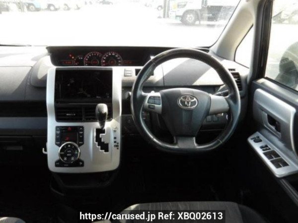 Used 2010 AT toyota voxy ZRR70W Image[17]