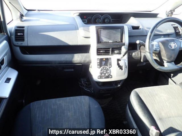 Used 2010 AT toyota voxy ZRR70W Image[15]
