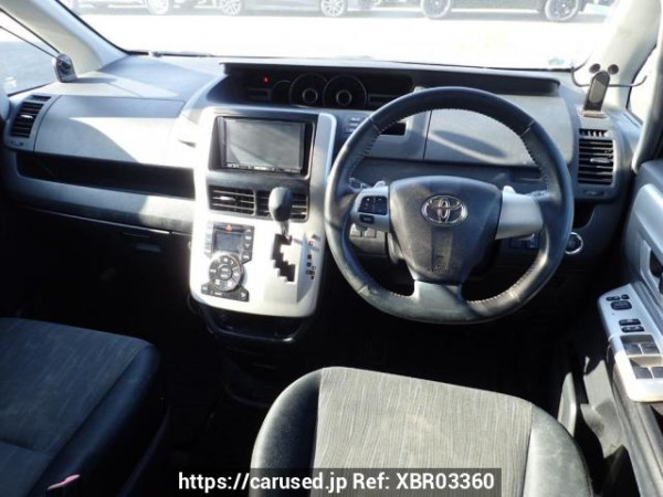 Used 2010 AT toyota voxy ZRR70W Image[16]