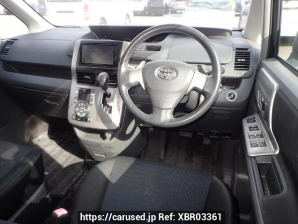 Used 2008 AT toyota voxy ZRR70W Image[17]