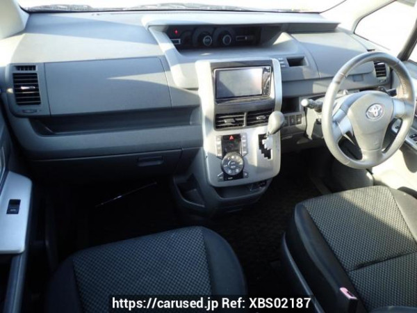 Used 2009 AT toyota noah ZRR75W Image[15]