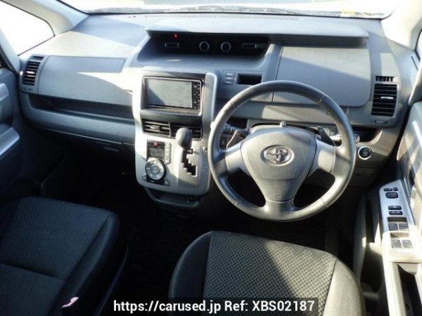 Used 2009 AT toyota noah ZRR75W Image[16]