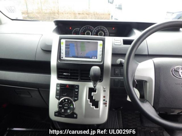 Used 2012 AT toyota noah ZRR70G Image[32]