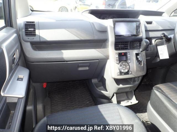 Used 2008 AT toyota voxy ZRR70W Image[16]