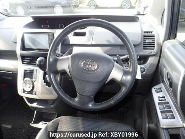 Used 2008 AT toyota voxy ZRR70W Image[17]