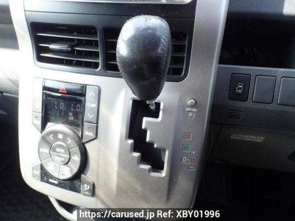 Used 2008 AT toyota voxy ZRR70W Image[22]