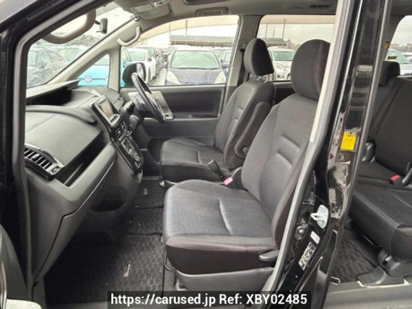 Used 2007 AT toyota voxy ZRR70W Image[13]