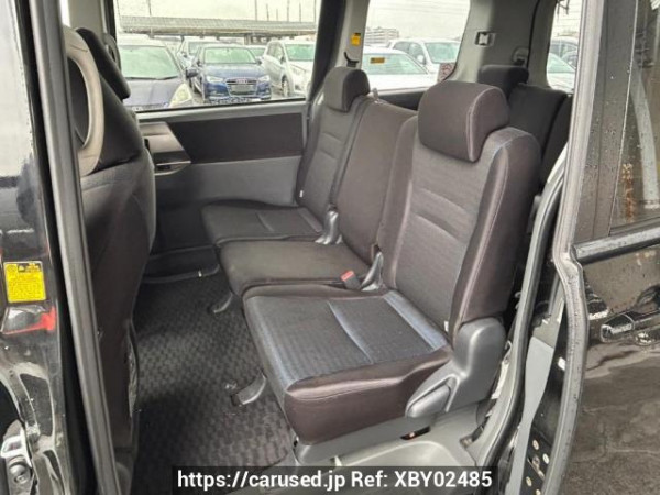 Used 2007 AT toyota voxy ZRR70W Image[15]
