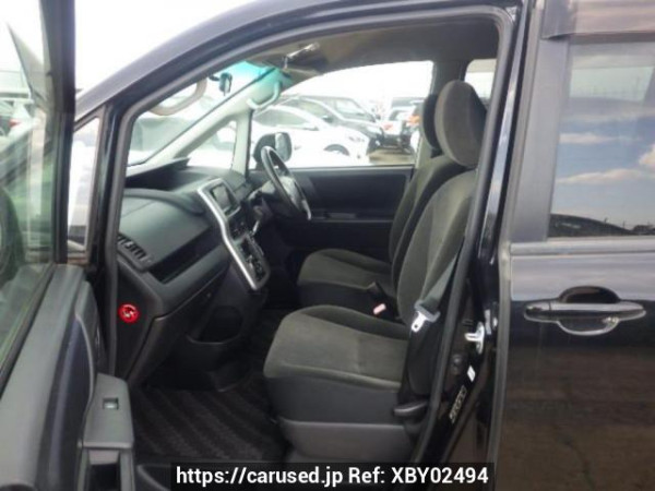 Used 2011 AT toyota noah ZRR70G Image[13]
