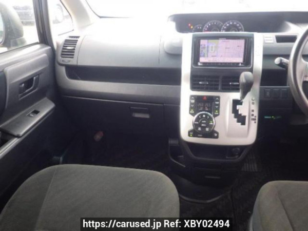 Used 2011 AT toyota noah ZRR70G Image[17]