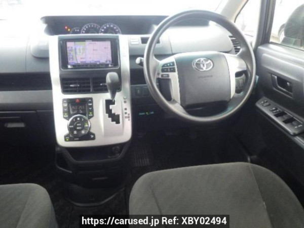 Used 2011 AT toyota noah ZRR70G Image[18]