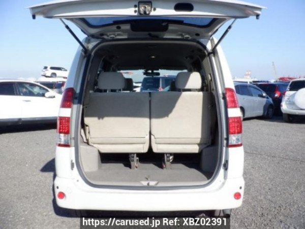 Used 2005 AT toyota noah AZR60G Image[8]