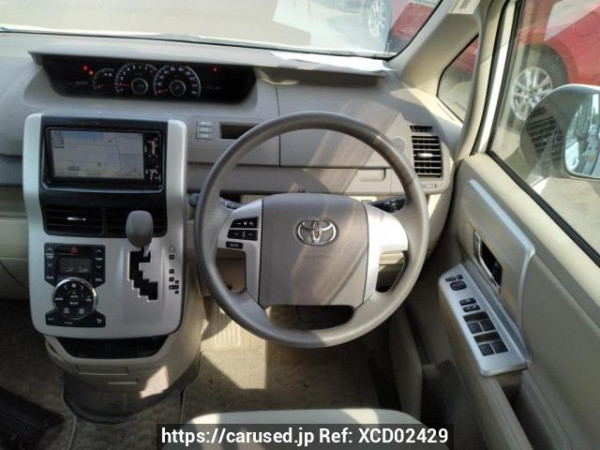 Used 2011 AT toyota noah ZRR70G Image[19]