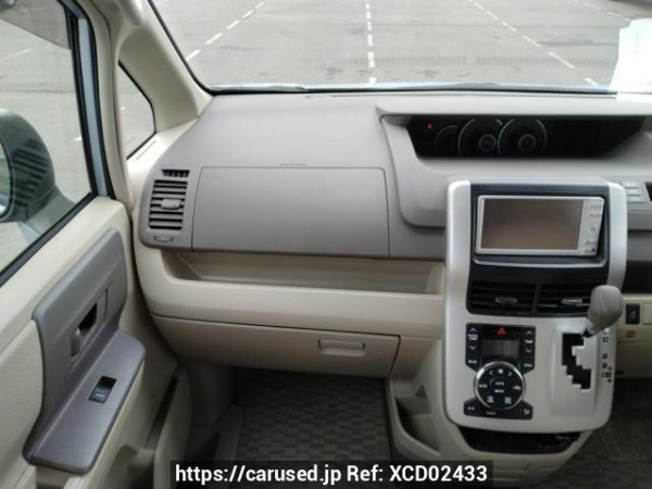 Used 2010 AT toyota noah ZRR70G Image[16]
