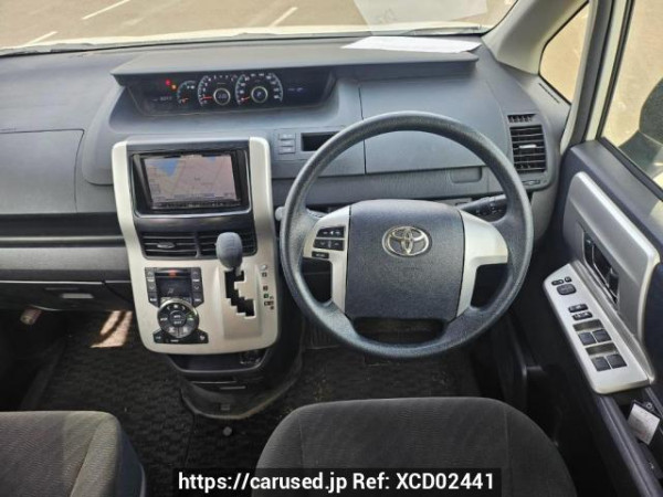 Used 2012 AT toyota noah ZRR70G Image[19]