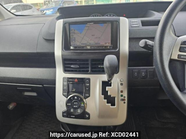 Used 2012 AT toyota noah ZRR70G Image[22]
