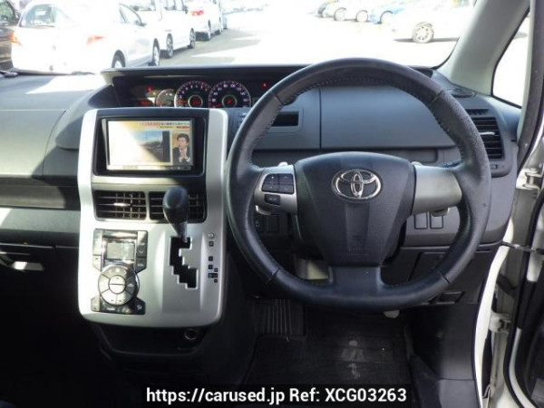 Used 2010 AT toyota noah ZRR70W Image[28]