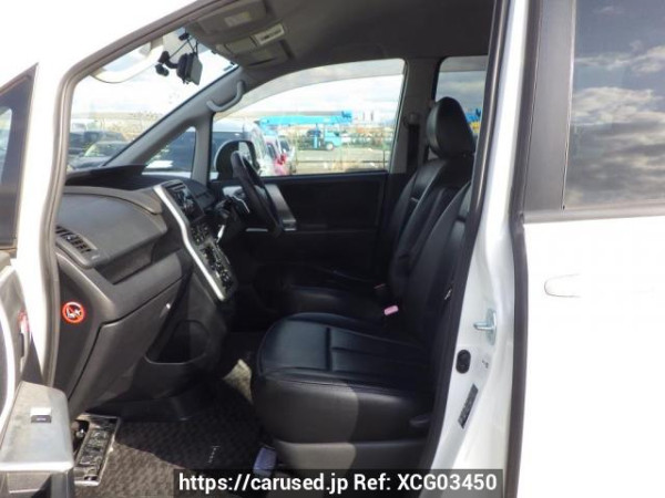 Used 2011 AT toyota noah ZRR70W Image[20]