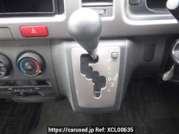 Used 2005 AT toyota regiusace-van KDH200V Image[19]