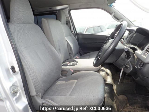Used 2005 AT toyota regiusace-van KDH205V Image[11]