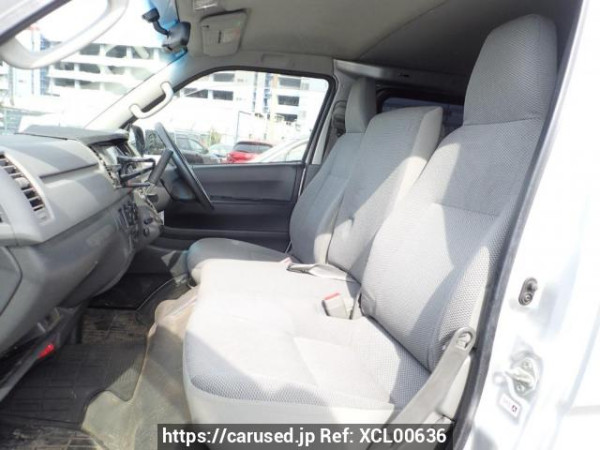 Used 2005 AT toyota regiusace-van KDH205V Image[12]