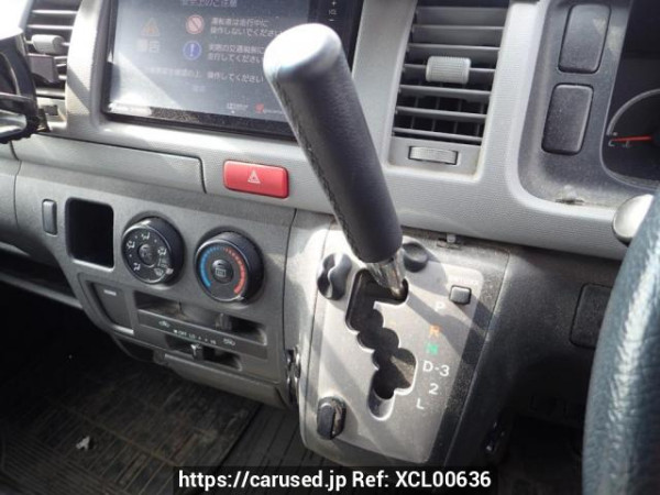 Used 2005 AT toyota regiusace-van KDH205V Image[19]