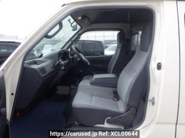 Used 2004 MT toyota hiace-van TRH112K Image[12]