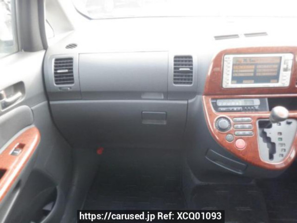 Used 2004 AT toyota wish ZNE10G Image[18]