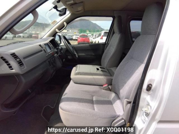 Used 2006 AT toyota regiusace-van KDH200V Image[12]