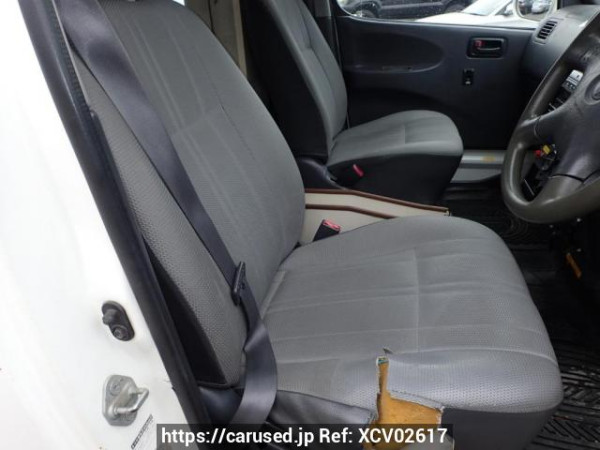 Used 2001 AT toyota granvia VCH38S Image[9]