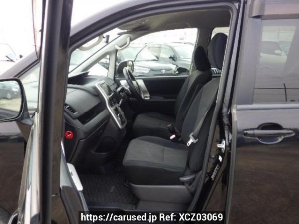 Used 2010 AT toyota noah ZRR70W Image[12]