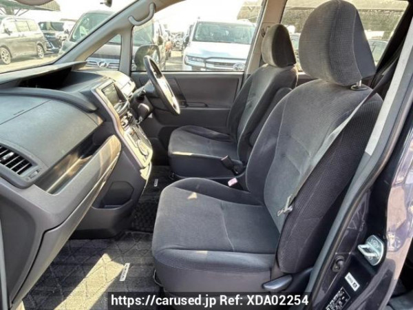 Used 2008 AT toyota voxy ZRR70G Image[14]