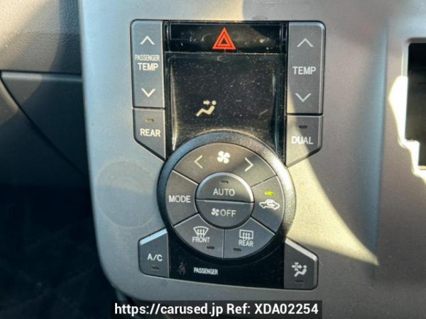 Used 2008 AT toyota voxy ZRR70G Image[25]