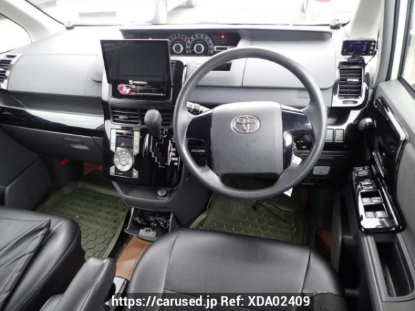 Used 2009 AT toyota voxy ZRR70G Image[17]
