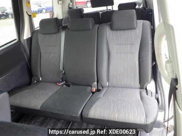 Used 2010 AT toyota noah ZRR70W Image[27]