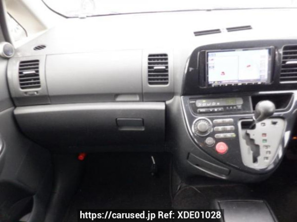 Used 2004 AT toyota wish ZNE10G Image[18]