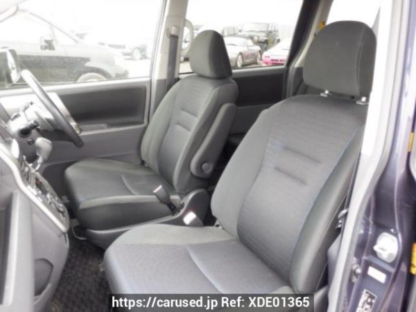 Used 2010 AT toyota voxy ZRR70W Image[13]