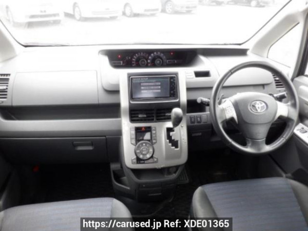 Used 2010 AT toyota voxy ZRR70W Image[17]
