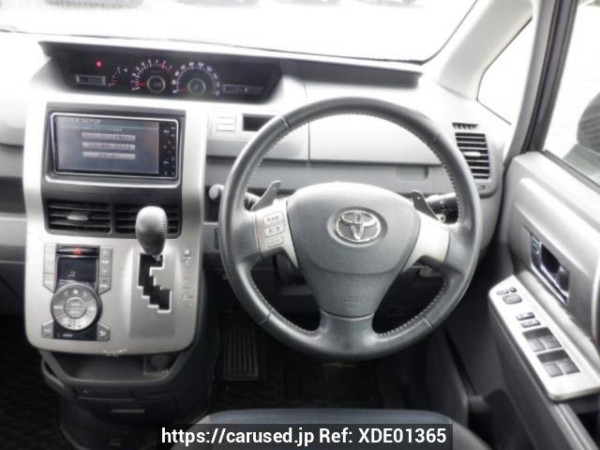Used 2010 AT toyota voxy ZRR70W Image[19]