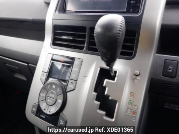 Used 2010 AT toyota voxy ZRR70W Image[23]