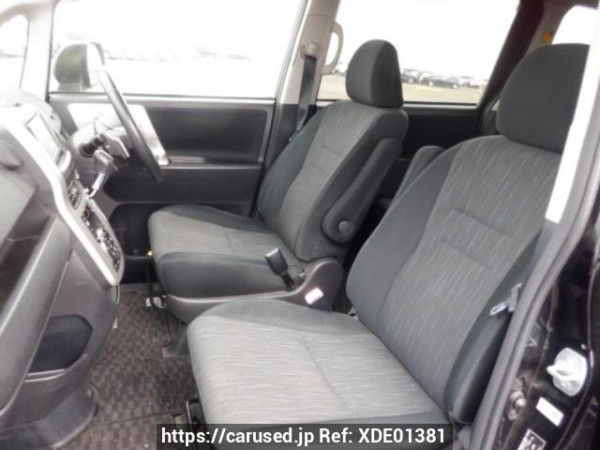 Used 2010 AT toyota voxy ZRR70W Image[12]