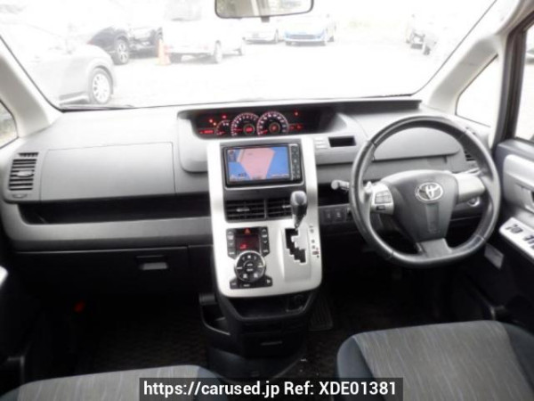 Used 2010 AT toyota voxy ZRR70W Image[16]