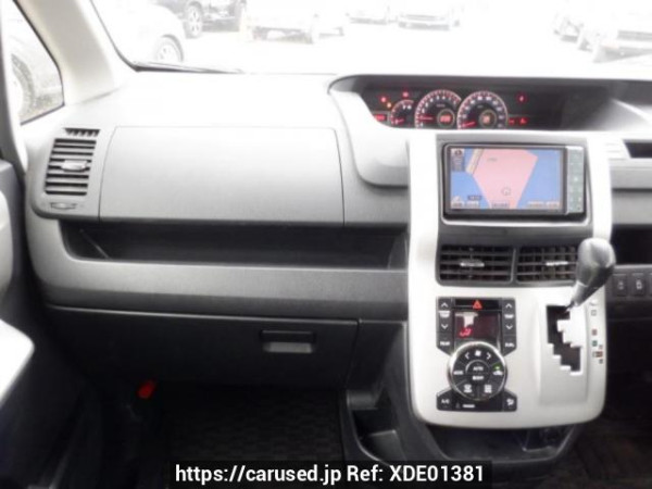 Used 2010 AT toyota voxy ZRR70W Image[17]