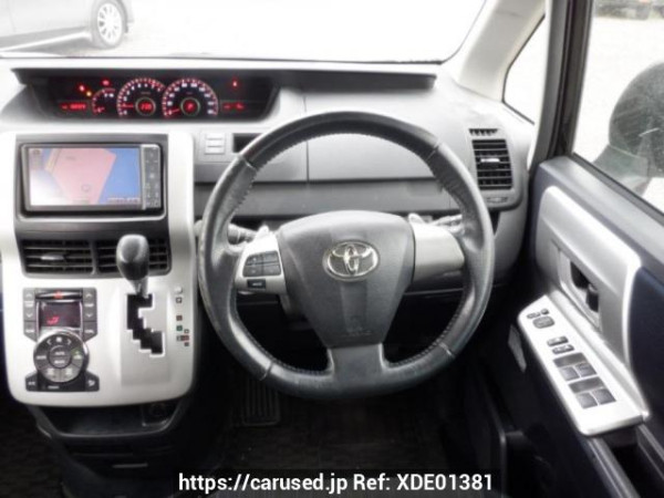 Used 2010 AT toyota voxy ZRR70W Image[18]