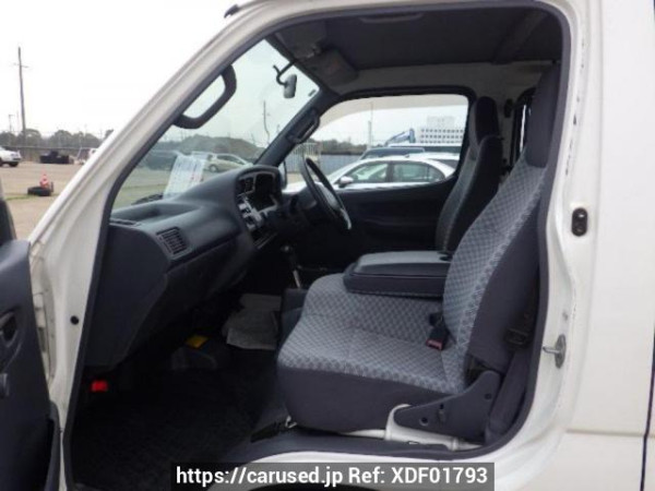 Used 2002 AT toyota regiusace-van RZH102V Image[12]
