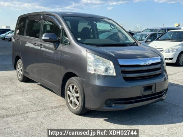 Used2010 AT Toyota Noah ZRR70GImage[0]