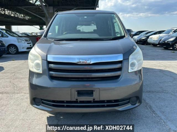 Used2010 AT Toyota Noah ZRR70GImage[1]