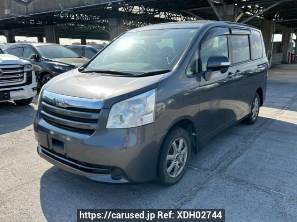 Used2010 AT Toyota Noah ZRR70GImage[2]
